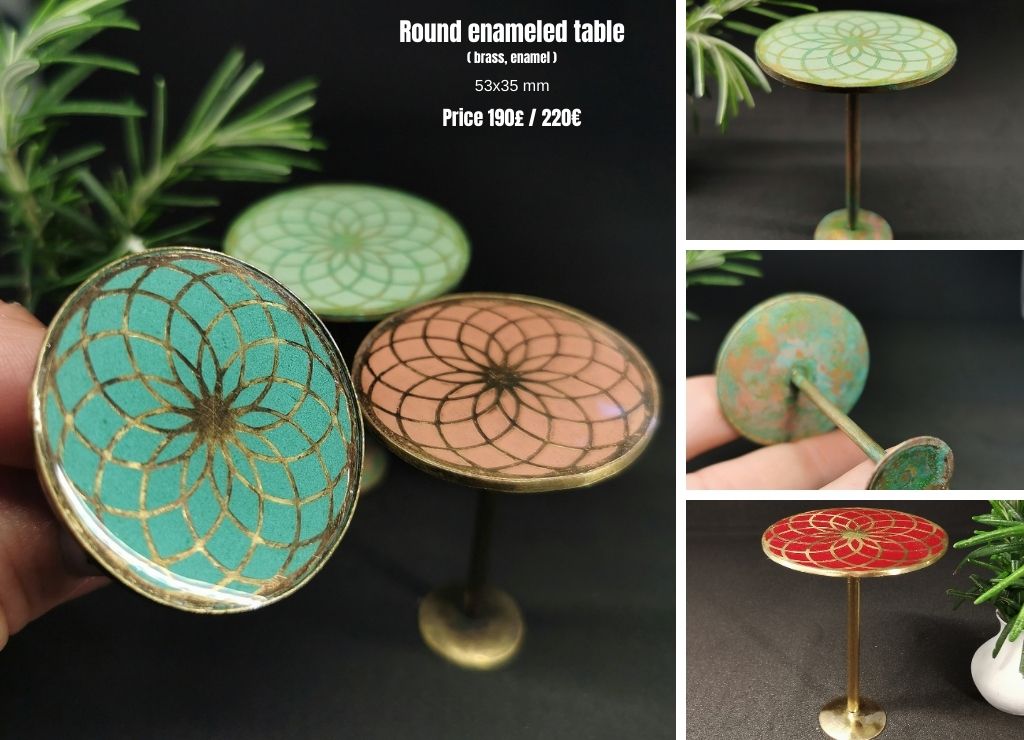 Round enameled table. Tiffany aged